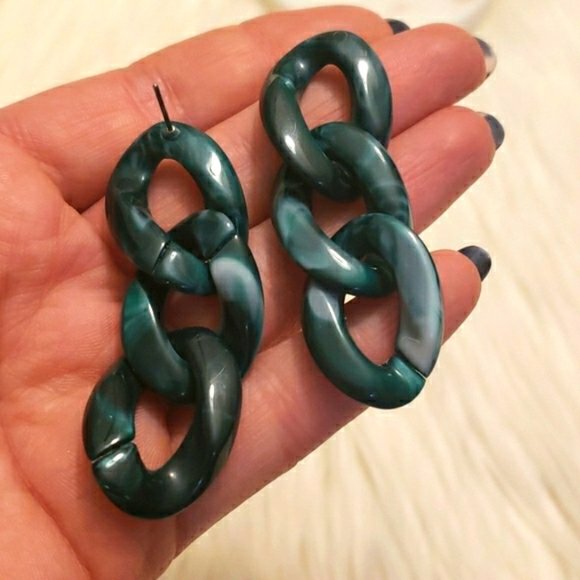New Dark Green Risen Chain Earrings - Picture 4 of 5